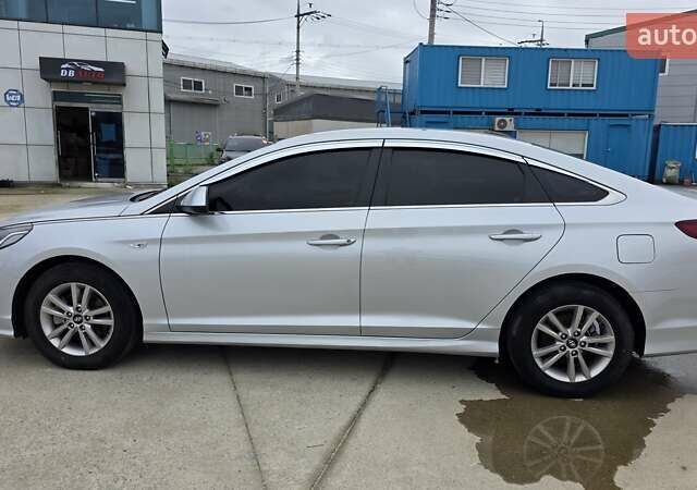 Серый Хендай Соната, объемом двигателя 2 л и пробегом 398 тыс. км за 11490 $, фото 6 на Automoto.ua