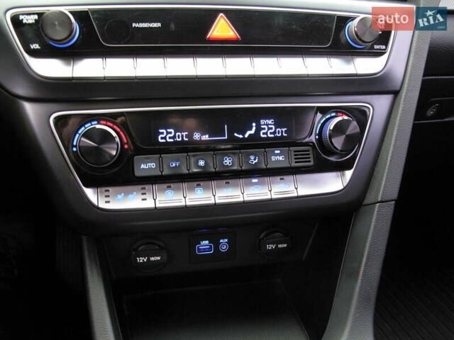 Сірий Хендай Соната, об'ємом двигуна 0 л та пробігом 256 тис. км за 13999 $, фото 67 на Automoto.ua