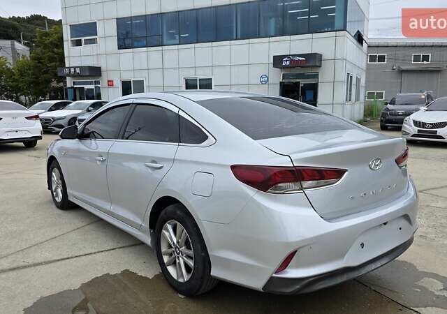 Серый Хендай Соната, объемом двигателя 2 л и пробегом 398 тыс. км за 11490 $, фото 3 на Automoto.ua
