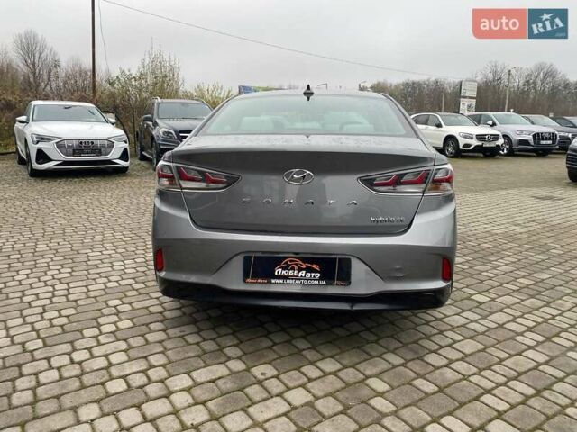 Сірий Хендай Соната, об'ємом двигуна 2 л та пробігом 143 тис. км за 14300 $, фото 5 на Automoto.ua