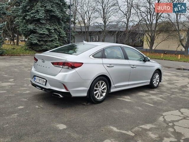 Сірий Хендай Соната, об'ємом двигуна 2.36 л та пробігом 130 тис. км за 9600 $, фото 5 на Automoto.ua
