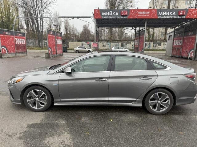 Серый Хендай Соната, объемом двигателя 2 л и пробегом 71 тыс. км за 20000 $, фото 7 на Automoto.ua