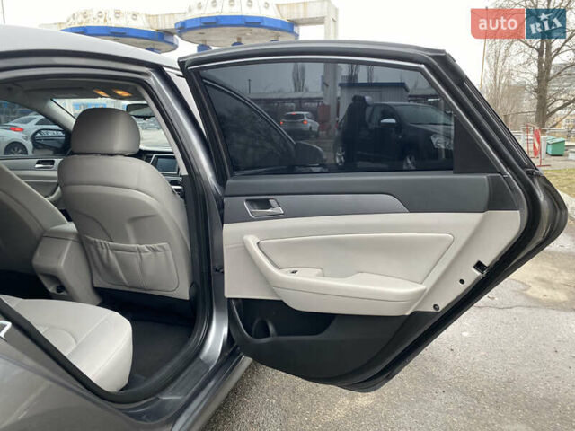 Серый Хендай Соната, объемом двигателя 2.4 л и пробегом 75 тыс. км за 13700 $, фото 11 на Automoto.ua