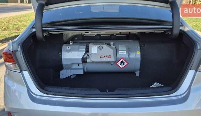 Серый Хендай Соната, объемом двигателя 2 л и пробегом 181 тыс. км за 14000 $, фото 25 на Automoto.ua