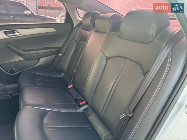 Сірий Хендай Соната, об'ємом двигуна 2 л та пробігом 390 тис. км за 11490 $, фото 11 на Automoto.ua