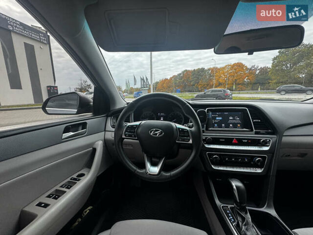 Серый Хендай Соната, объемом двигателя 2.4 л и пробегом 133 тыс. км за 13850 $, фото 32 на Automoto.ua