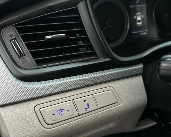 Сірий Хендай Соната, об'ємом двигуна 2.4 л та пробігом 115 тис. км за 12500 $, фото 15 на Automoto.ua