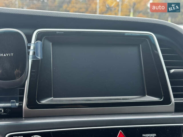 Серый Хендай Соната, объемом двигателя 2.4 л и пробегом 133 тыс. км за 13850 $, фото 25 на Automoto.ua