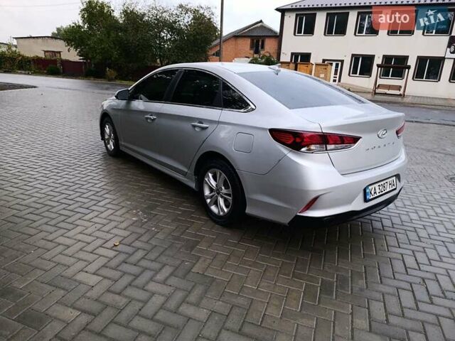 Серый Хендай Соната, объемом двигателя 2.36 л и пробегом 90 тыс. км за 12600 $, фото 9 на Automoto.ua