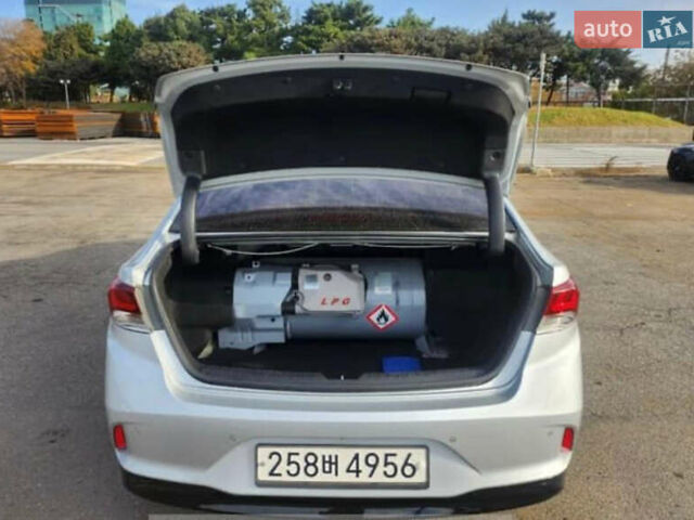 Сірий Хендай Соната, об'ємом двигуна 2 л та пробігом 280 тис. км за 8800 $, фото 18 на Automoto.ua