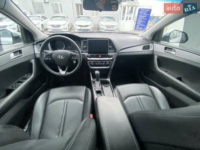 Серый Хендай Соната, объемом двигателя 2 л и пробегом 318 тыс. км за 12490 $, фото 8 на Automoto.ua