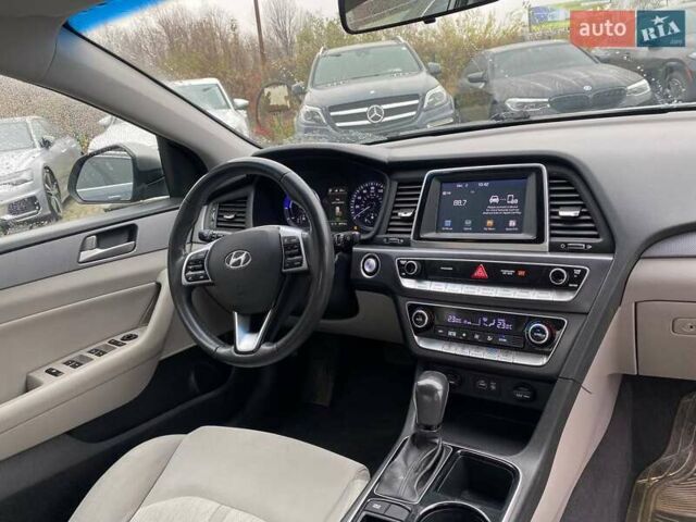 Сірий Хендай Соната, об'ємом двигуна 2 л та пробігом 143 тис. км за 14300 $, фото 9 на Automoto.ua