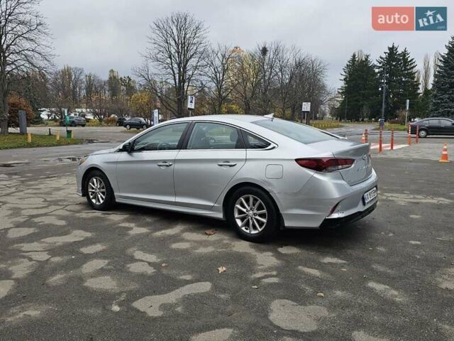 Сірий Хендай Соната, об'ємом двигуна 2.36 л та пробігом 130 тис. км за 9600 $, фото 7 на Automoto.ua
