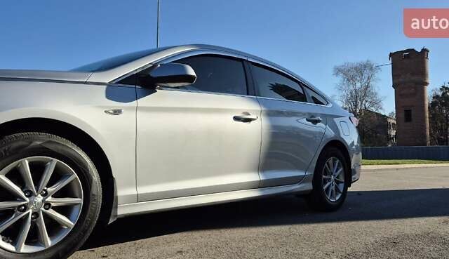 Серый Хендай Соната, объемом двигателя 2 л и пробегом 181 тыс. км за 14000 $, фото 10 на Automoto.ua