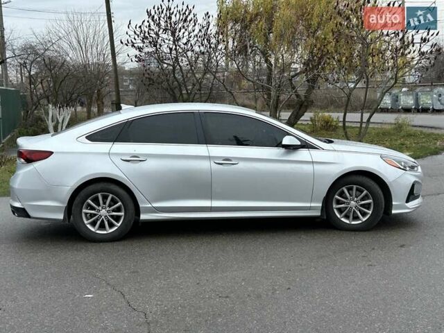 Сірий Хендай Соната, об'ємом двигуна 2.36 л та пробігом 83 тис. км за 10900 $, фото 13 на Automoto.ua