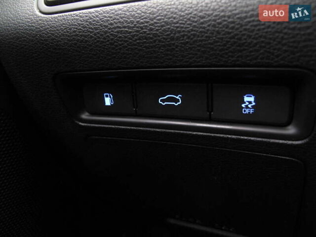 Сірий Хендай Соната, об'ємом двигуна 0 л та пробігом 256 тис. км за 13999 $, фото 64 на Automoto.ua