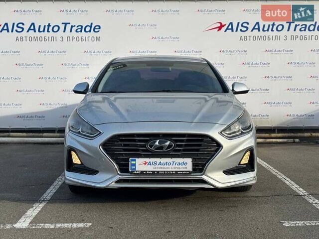 Сірий Хендай Соната, об'ємом двигуна 2 л та пробігом 390 тис. км за 11490 $, фото 3 на Automoto.ua