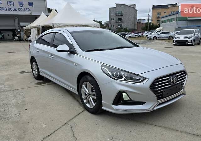 Серый Хендай Соната, объемом двигателя 2 л и пробегом 398 тыс. км за 11490 $, фото 2 на Automoto.ua