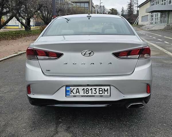 Серый Хендай Соната, объемом двигателя 2.36 л и пробегом 130 тыс. км за 9900 $, фото 7 на Automoto.ua