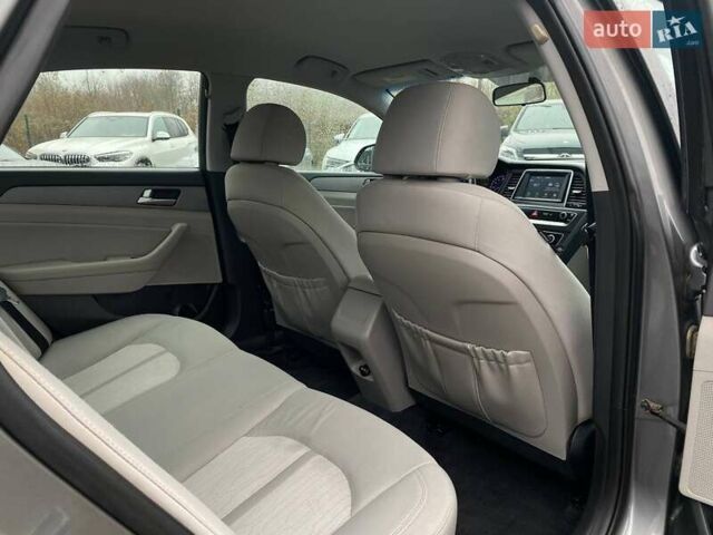 Сірий Хендай Соната, об'ємом двигуна 2 л та пробігом 143 тис. км за 14300 $, фото 23 на Automoto.ua