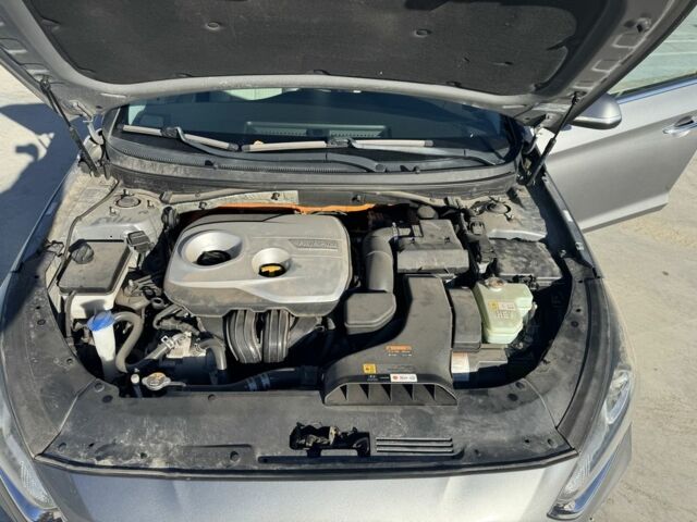 Серый Хендай Соната, объемом двигателя 2 л и пробегом 140 тыс. км за 342 $, фото 7 на Automoto.ua