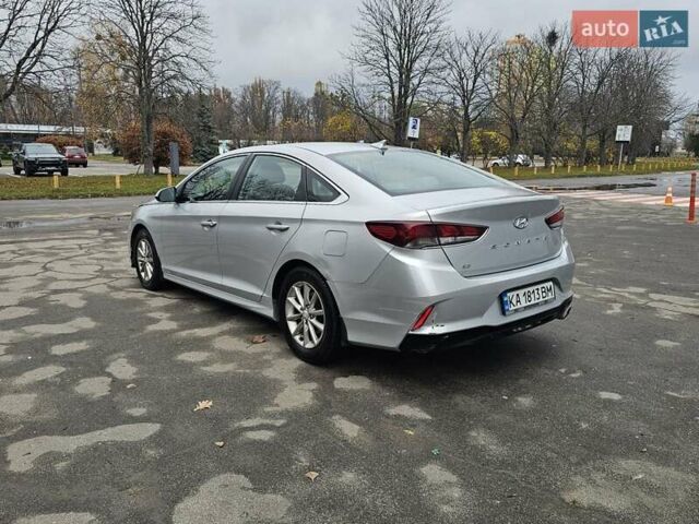 Сірий Хендай Соната, об'ємом двигуна 2.36 л та пробігом 130 тис. км за 9600 $, фото 5 на Automoto.ua