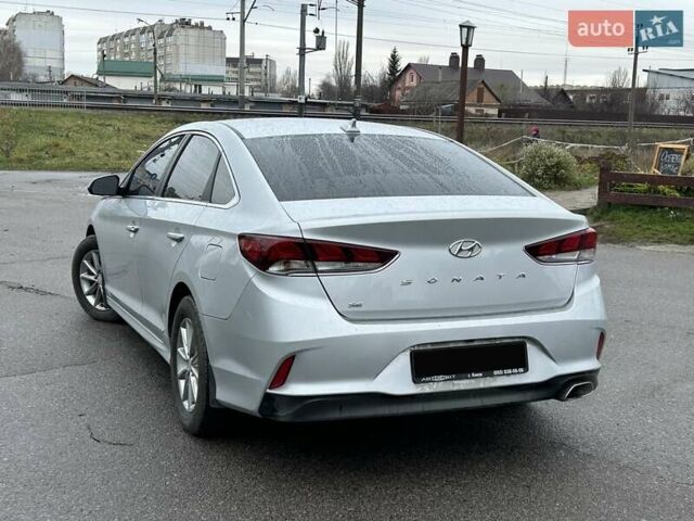 Сірий Хендай Соната, об'ємом двигуна 2.36 л та пробігом 83 тис. км за 10900 $, фото 10 на Automoto.ua