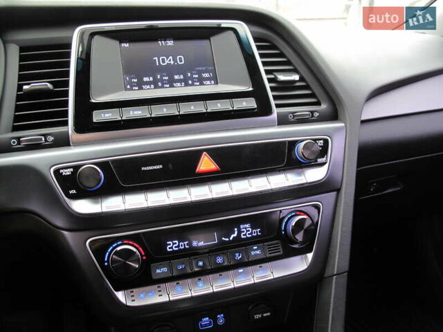 Сірий Хендай Соната, об'ємом двигуна 0 л та пробігом 256 тис. км за 13999 $, фото 65 на Automoto.ua