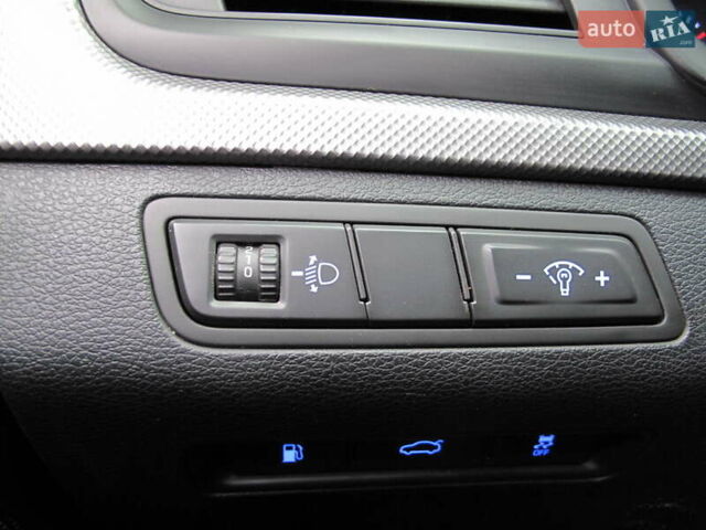 Сірий Хендай Соната, об'ємом двигуна 0 л та пробігом 256 тис. км за 13999 $, фото 63 на Automoto.ua