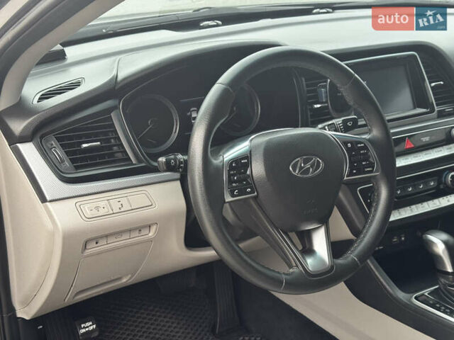 Серый Хендай Соната, объемом двигателя 2.4 л и пробегом 133 тыс. км за 13850 $, фото 20 на Automoto.ua
