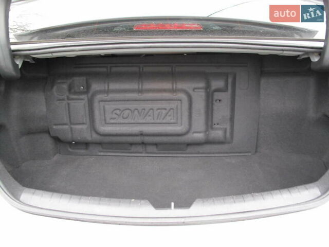 Сірий Хендай Соната, об'ємом двигуна 0 л та пробігом 256 тис. км за 13999 $, фото 32 на Automoto.ua
