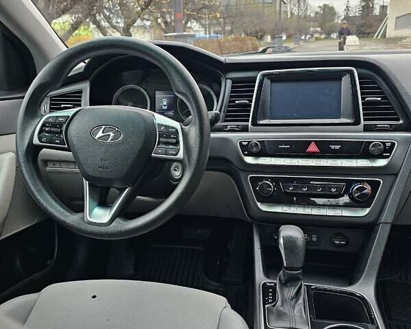 Сірий Хендай Соната, об'ємом двигуна 2.36 л та пробігом 130 тис. км за 9600 $, фото 13 на Automoto.ua