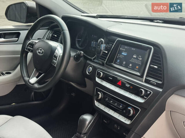 Серый Хендай Соната, объемом двигателя 2.4 л и пробегом 133 тыс. км за 13850 $, фото 35 на Automoto.ua