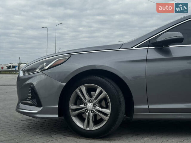 Серый Хендай Соната, объемом двигателя 2.4 л и пробегом 133 тыс. км за 13850 $, фото 4 на Automoto.ua