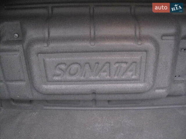 Сірий Хендай Соната, об'ємом двигуна 0 л та пробігом 256 тис. км за 13999 $, фото 30 на Automoto.ua