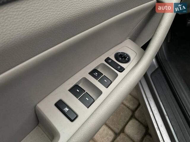 Сірий Хендай Соната, об'ємом двигуна 2 л та пробігом 143 тис. км за 14300 $, фото 11 на Automoto.ua