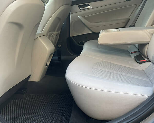 Серый Хендай Соната, объемом двигателя 2.4 л и пробегом 140 тыс. км за 13950 $, фото 17 на Automoto.ua