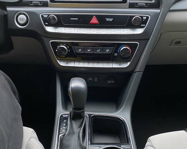 Серый Хендай Соната, объемом двигателя 2.4 л и пробегом 75 тыс. км за 13700 $, фото 14 на Automoto.ua