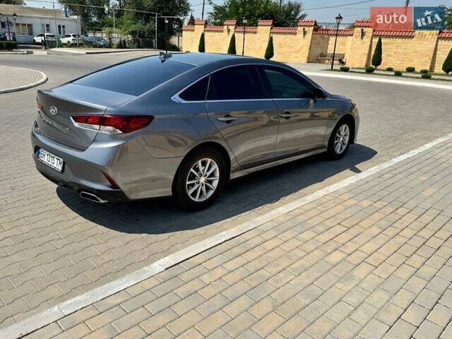 Серый Хендай Соната, объемом двигателя 2.36 л и пробегом 118 тыс. км за 11800 $, фото 1 на Automoto.ua