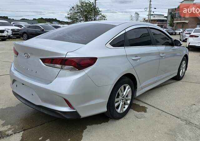 Серый Хендай Соната, объемом двигателя 2 л и пробегом 398 тыс. км за 11490 $, фото 5 на Automoto.ua