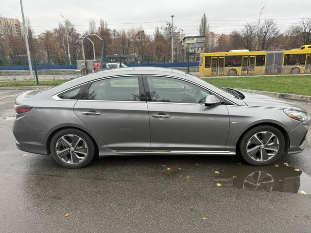 Серый Хендай Соната, объемом двигателя 2 л и пробегом 71 тыс. км за 20000 $, фото 6 на Automoto.ua