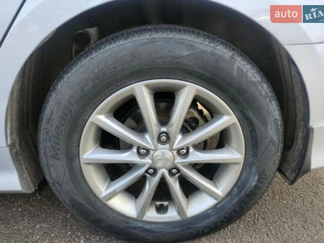 Сірий Хендай Соната, об'ємом двигуна 2 л та пробігом 280 тис. км за 8800 $, фото 20 на Automoto.ua