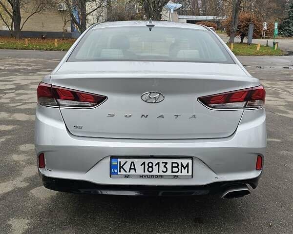 Сірий Хендай Соната, об'ємом двигуна 2.36 л та пробігом 130 тис. км за 9600 $, фото 3 на Automoto.ua