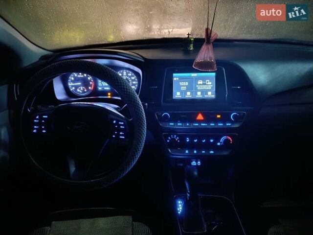 Серый Хендай Соната, объемом двигателя 2.36 л и пробегом 90 тыс. км за 12600 $, фото 1 на Automoto.ua