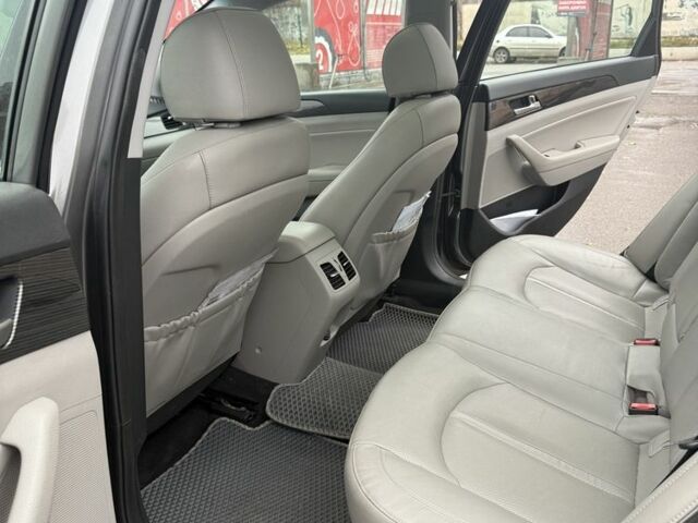 Серый Хендай Соната, объемом двигателя 2 л и пробегом 71 тыс. км за 20000 $, фото 4 на Automoto.ua