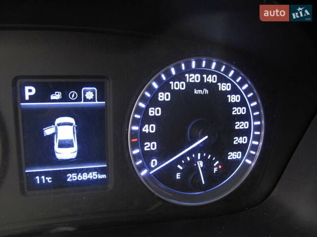 Сірий Хендай Соната, об'ємом двигуна 0 л та пробігом 256 тис. км за 13999 $, фото 58 на Automoto.ua