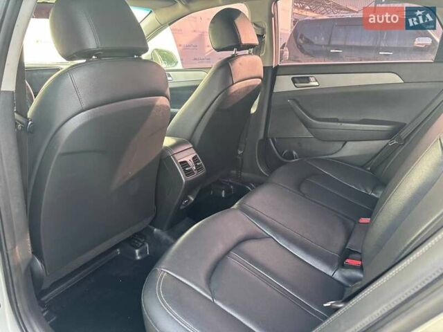 Сірий Хендай Соната, об'ємом двигуна 2 л та пробігом 390 тис. км за 11490 $, фото 10 на Automoto.ua
