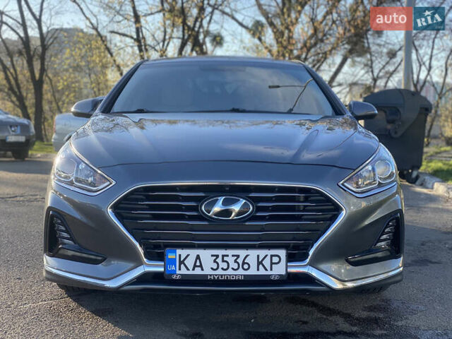 Серый Хендай Соната, объемом двигателя 2.4 л и пробегом 75 тыс. км за 13700 $, фото 1 на Automoto.ua