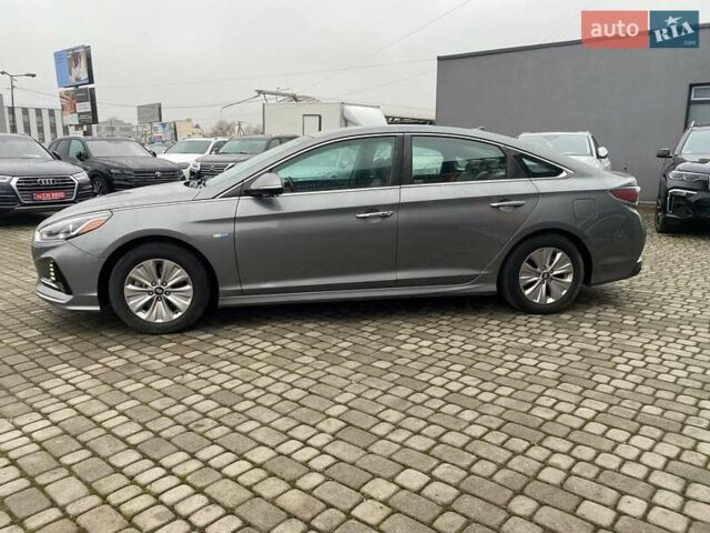 Сірий Хендай Соната, об'ємом двигуна 2 л та пробігом 143 тис. км за 14300 $, фото 3 на Automoto.ua