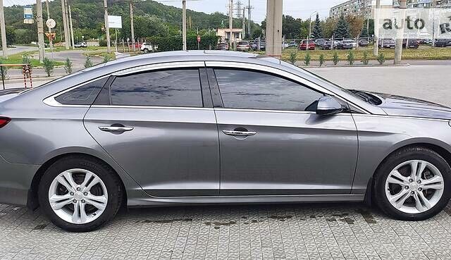 Серый Хендай Соната, объемом двигателя 2.4 л и пробегом 93 тыс. км за 14154 $, фото 1 на Automoto.ua